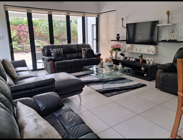 4 BEDROOM HOUSE FOR SALE IN PALM LAKES ESTATE